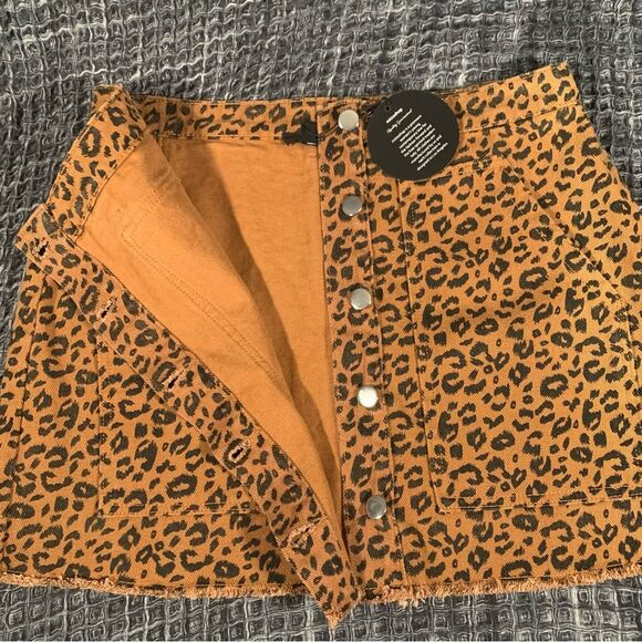 MITTOSHOP Animal NWT Print Denim Button Down Raw Hem Skirt Women's Medium #718 - Picture 3 of 11